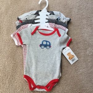 SALE! NWT 5 pack of boy onesies